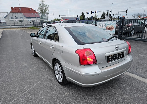 Toyota Avensis cena 15900 przebieg: 175000, rok produkcji 2006 z Gniezno małe 232